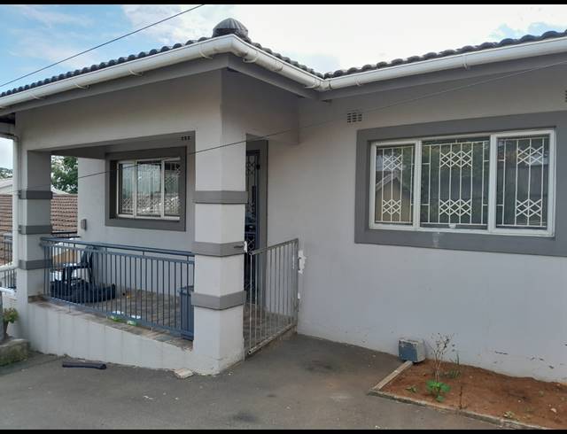 3 BEDROOM SIMPLEX FOR SALE IN BLUFF